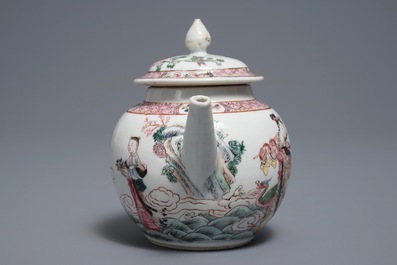 Une th&eacute;i&egrave;re couverte en porcelaine de Chine famille rose, Yongzheng