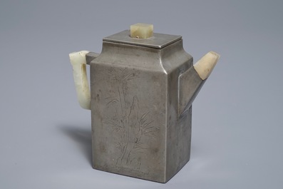 Une thei&egrave;re en gr&egrave;s de Yixing, &eacute;tain grav&eacute; et jade, Chine, 19&egrave;me