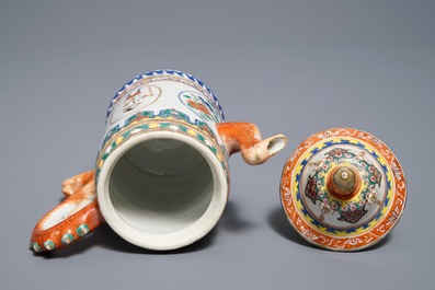 Une cafeti&egrave;re couverte en porcelaine de Chine famille rose &agrave; d&eacute;cor d'Europ&eacute;ens, Yongzheng