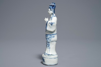 Een Chinees blauwwit model van een dame, Wanli