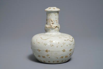 A Chinese Swatow kendi, Ming
