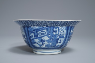 Un bol de type klapmuts en porcelaine de Chine bleu et blanc, marque et &eacute;poque de Kangxi