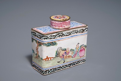 Une bo&icirc;te &agrave; th&eacute; couverte en &eacute;maux de Canton, Qianlong