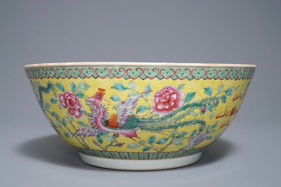 Een Chinese famille rose 'draken en feniksen' kom voor de Straits of Peranakan markt, Guangxu merk en periode