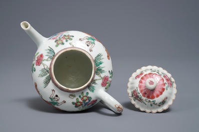 Een Chinese famille rose theepot en deksel met bloemen en takken in reli&euml;f, Yongzheng