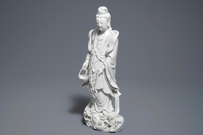 A Chinese Dehua blanc de Chine figure of Guanyin, 19th C.