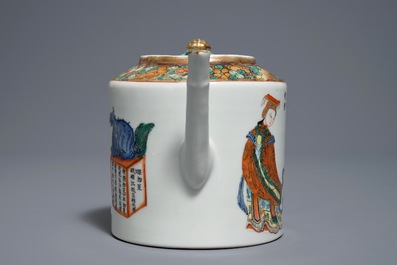 Een Chinese famille rose 'Wu Shuang Pu' theepot, 19e eeuw