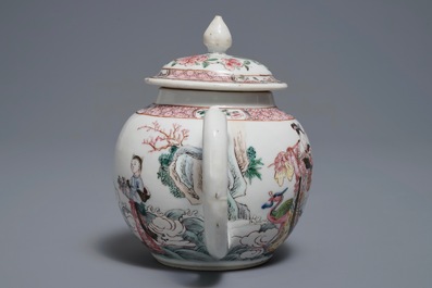 Une th&eacute;i&egrave;re couverte en porcelaine de Chine famille rose, Yongzheng