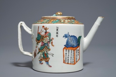 Een Chinese famille rose 'Wu Shuang Pu' theepot, 19e eeuw