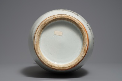 A Chinese famille rose vase with the immortal Magu with a deer, 19/20th C.