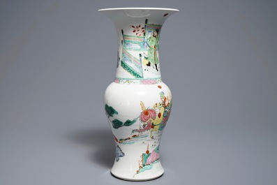 Un grand vase de forme yenyen en porcelaine de Chine famille rose, Yongzheng
