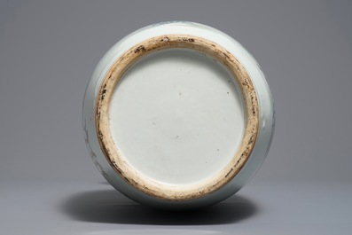 A Chinese famille rose double design vase, 19/20th C.
