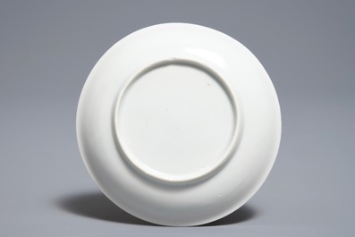 Une tasse et soucoupe en porcelaine de Chine famille rose armori&eacute; pour le VOC, dat&eacute;e 1728, Yongzheng
