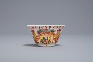 Une tasse et soucoupe en porcelaine de Chine famille rose armori&eacute; pour le VOC, dat&eacute;e 1728, Yongzheng