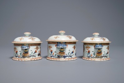 Drie ronde Chinese dekselterrines van het servies van Koning Lodewijk XV van Frankrijk, Yongzheng, ca. 1732