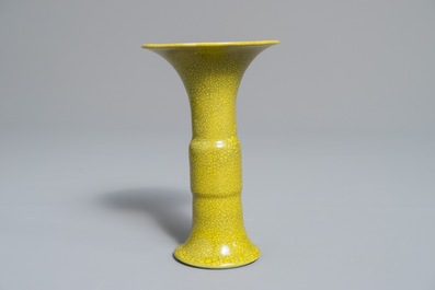A small Japanese monochrome yellow crackle-glazed 'gu' vase, Awaji, Edo, 19th C.