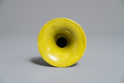 A small Japanese monochrome yellow crackle-glazed 'gu' vase, Awaji, Edo, 19th C.