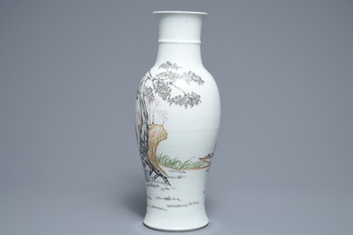 Un vase en porcelaine de Chine famille rose, marque de Ju Ren Tang, 20&egrave;me