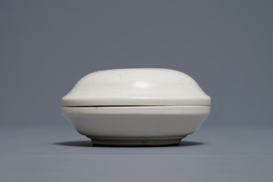 A Chinese round Dehua blanc de Chine box and cover with incised design, Ming/Qing