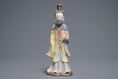 Une figure de Magu en porcelaine de Chine famille rose, Qianlong