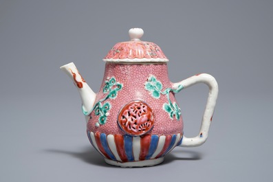 Een Chinese famille rose theepot met deksel met floraal reli&euml;fdecor, Yongzheng