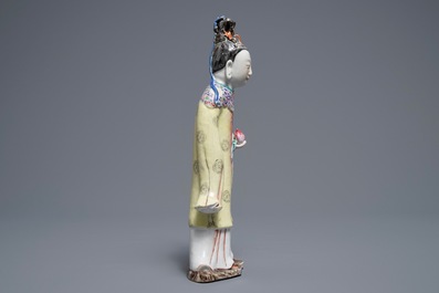 Une figure de Magu en porcelaine de Chine famille rose, Qianlong
