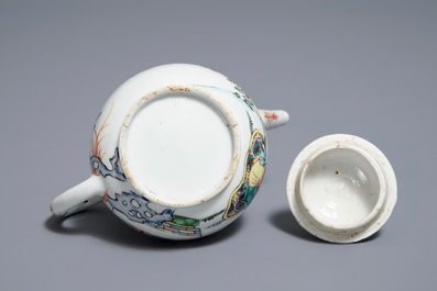 Une th&eacute;i&egrave;re couverte en porcelaine de Chine famille rose, Yongzheng