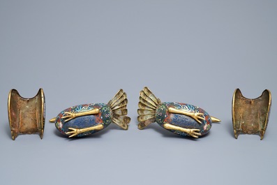 Une paire de br&ucirc;le-parfums en forme de paons en &eacute;maux cloisonn&eacute;s, Chine, 19&egrave;me
