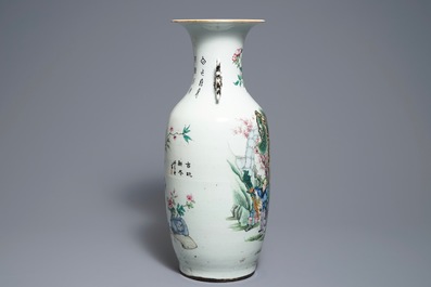 Un vase en porcelaine de Chine famille rose &agrave; double d&eacute;cor, 19/20&egrave;me