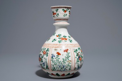 Een Chinese famille verte hookah-basis met floraal decor, Kangxi