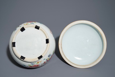 Une terrine couverte en porcelaine de Chine famille rose &agrave; d&eacute;cor floral, Qianlong