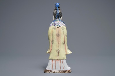 Une figure de Magu en porcelaine de Chine famille rose, Qianlong