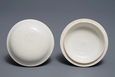 A Chinese round Dehua blanc de Chine box and cover with incised design, Ming/Qing