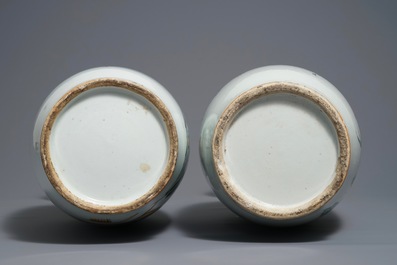 Two Chinese famille rose vases, 19/20th C.