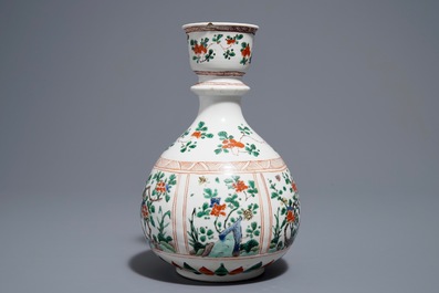 Een Chinese famille verte hookah-basis met floraal decor, Kangxi
