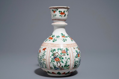Een Chinese famille verte hookah-basis met floraal decor, Kangxi