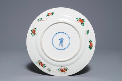 A Chinese famille verte plate with a lady and her cat, Kangxi