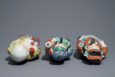 Een set van drie Chinese famille rose onsterfelijken, 19/20e eeuw