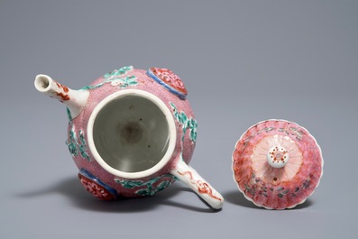 Een Chinese famille rose theepot met deksel met floraal reli&euml;fdecor, Yongzheng