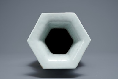 A hexagonal Chinese famille rose 'Wu Shuang Pu' vase, 19th C.