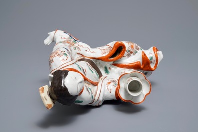 Een Japanse Imari kandelaar in de vorm van een Bijin, Edo, 17/18e eeuw