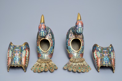Une paire de br&ucirc;le-parfums en forme de paons en &eacute;maux cloisonn&eacute;s, Chine, 19&egrave;me