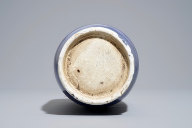 A Chinese monochrome blue rouleau vase, 19/20th C.