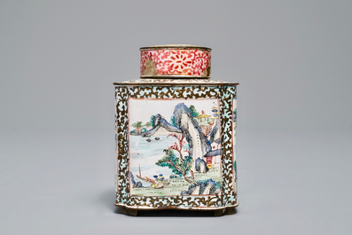 Une bo&icirc;te &agrave; th&eacute; couverte en &eacute;maux de Canton, Qianlong