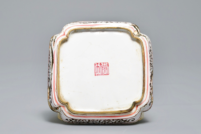 Twee vierkante Chinese Canton email schoteltjes, Qianlong