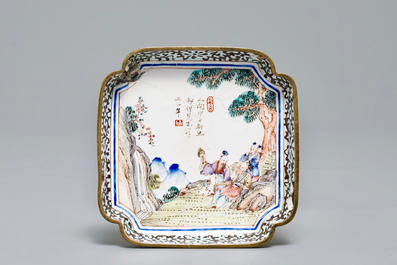 Twee vierkante Chinese Canton email schoteltjes, Qianlong