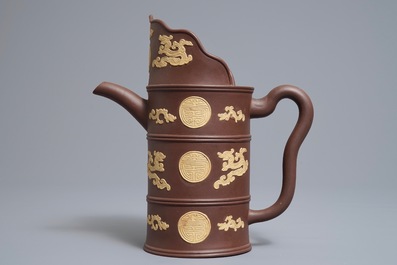 Une verseuse couverte de type Duomuhu en gr&egrave;s de Yixing, Chine, Kangxi