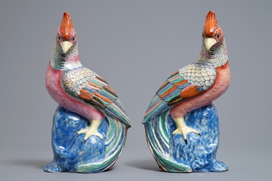 A pair of Chinese famille rose models of pheasants, 19/20th C.