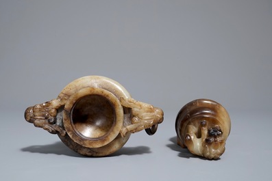 Een Chinese jade wierookbrander met deksel, 19/20e eeuw