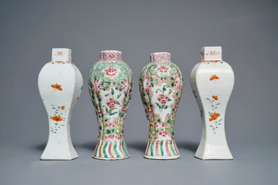 Twee paar Chinese famille rose vazen, Qianlong